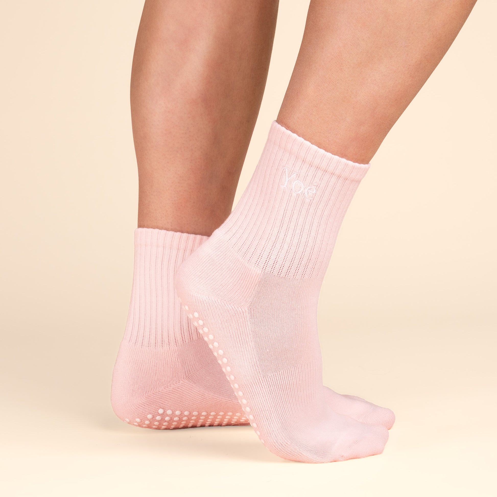 Yoé Bloom pilates grip sokken latte kleur zijaanzicht met ruffle rand