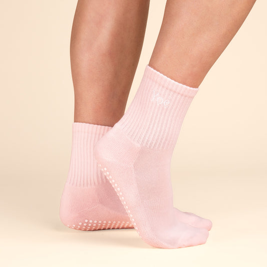 Yoé Bloom pilates grip sokken latte kleur zijaanzicht met ruffle rand